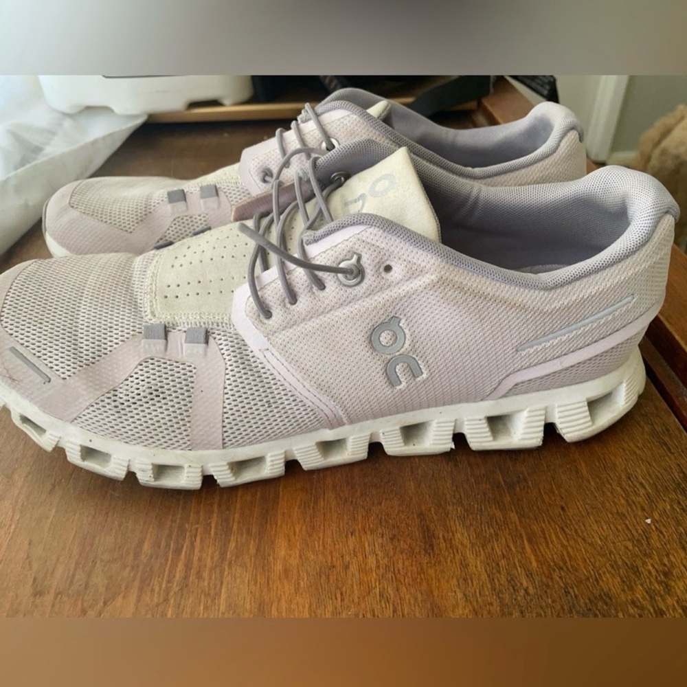 Oncloud Running Shoes in Lilac